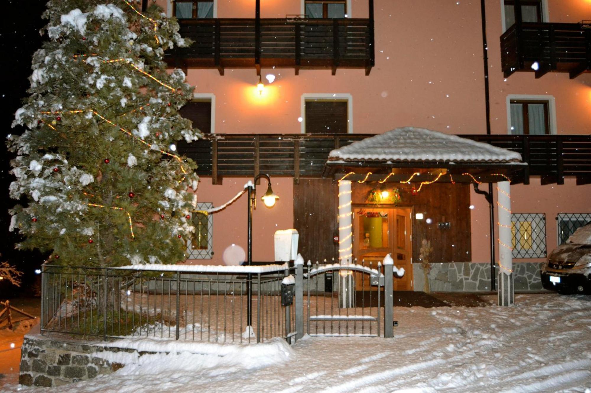 Park Hotel Bellevue Dimaro Luaran gambar