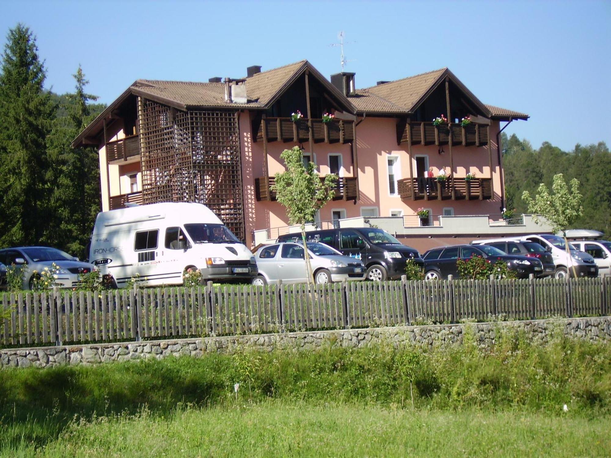 Park Hotel Bellevue Dimaro Luaran gambar