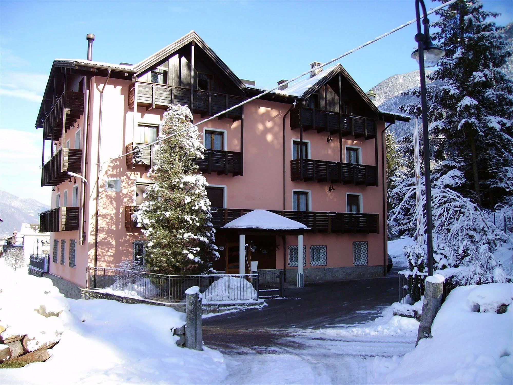 Park Hotel Bellevue Dimaro Luaran gambar